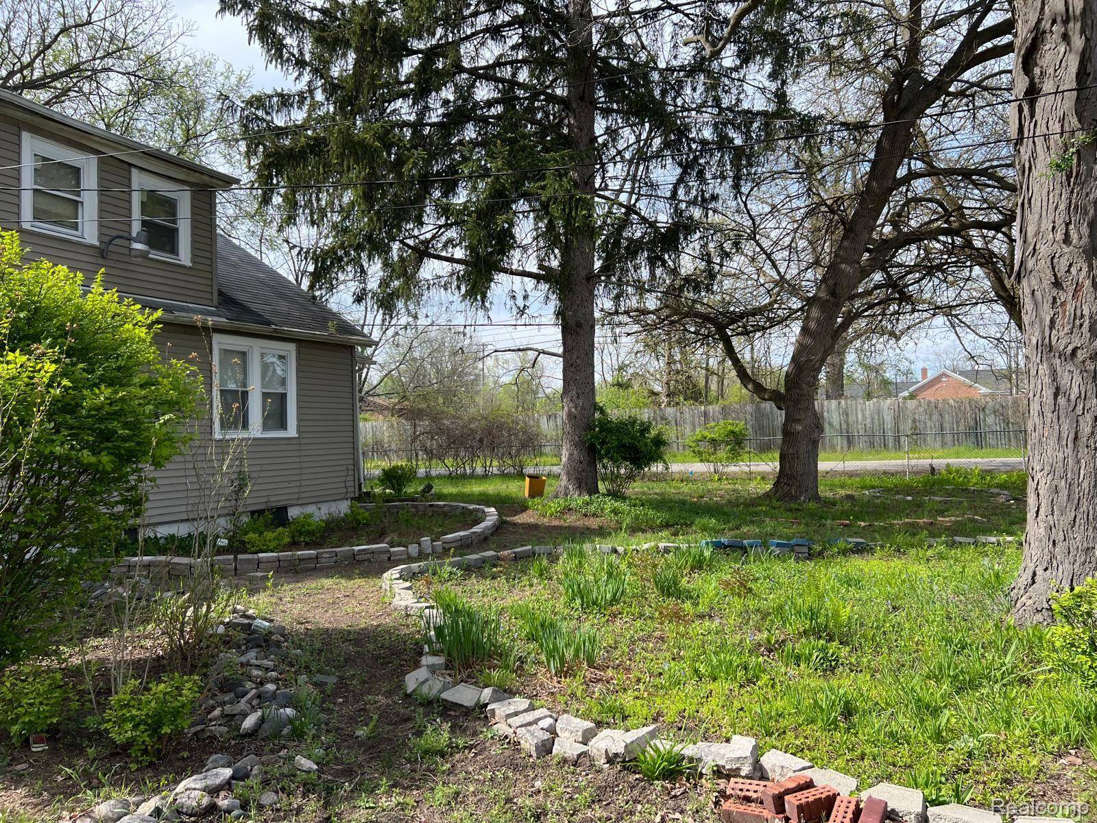 Southfield, MI 48033,24067 SARGENT AVE