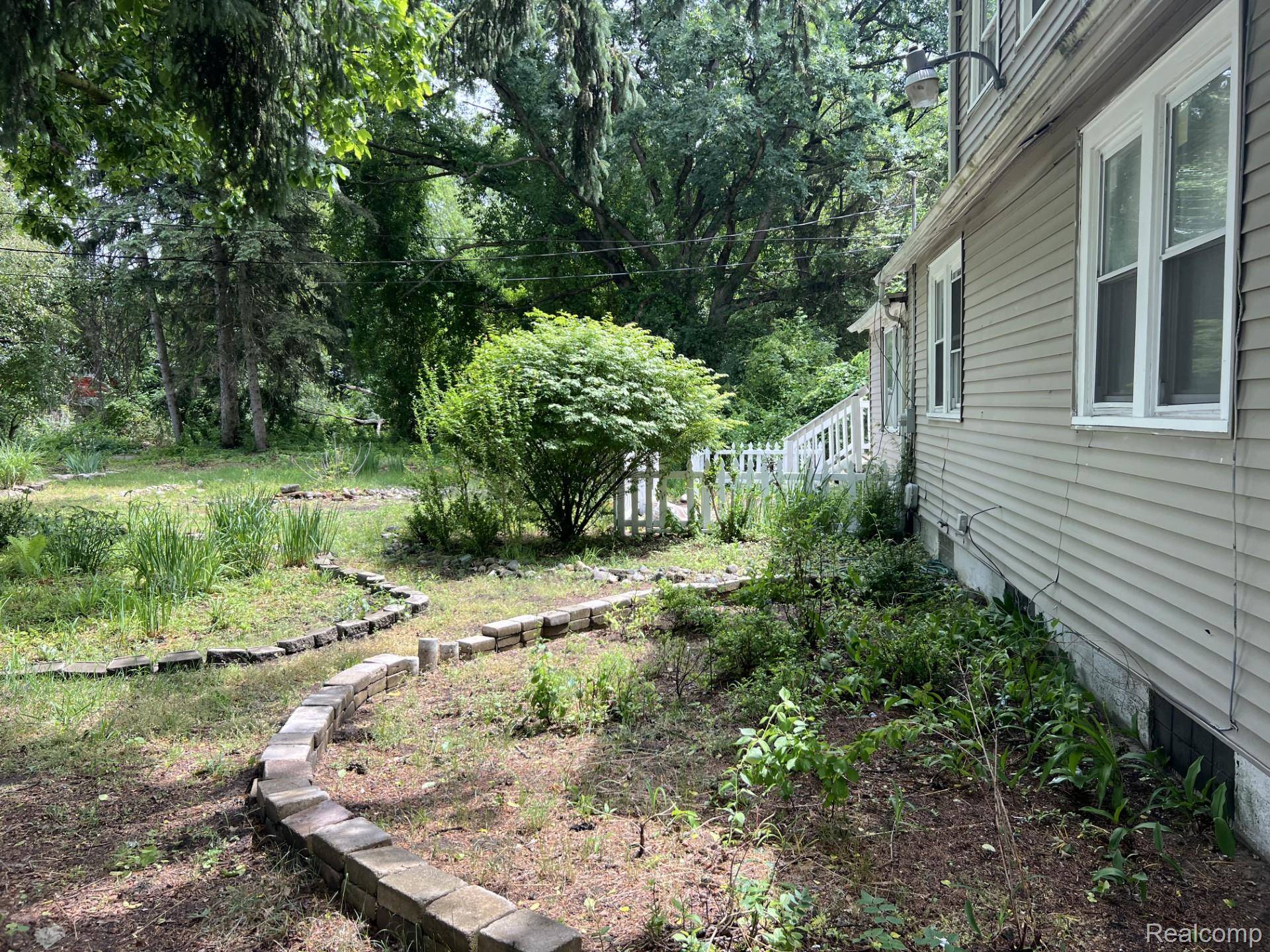 Southfield, MI 48033,24067 SARGENT AVE