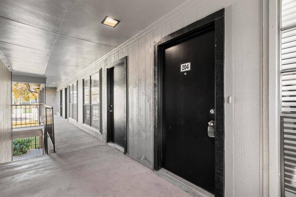 Arlington, TX 76010,320 E 4th Street #204