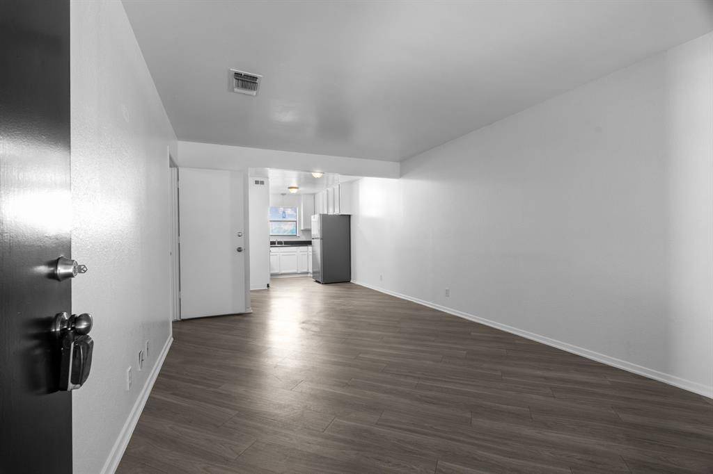 Arlington, TX 76010,320 E 4th Street #204