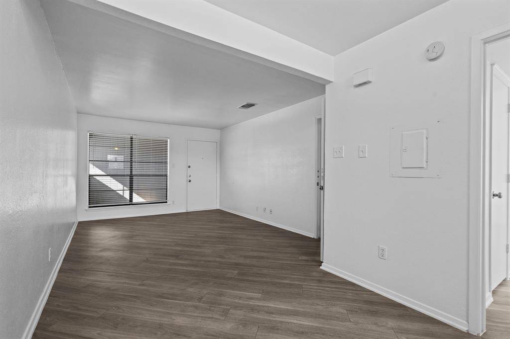 Arlington, TX 76010,320 E 4th Street #204