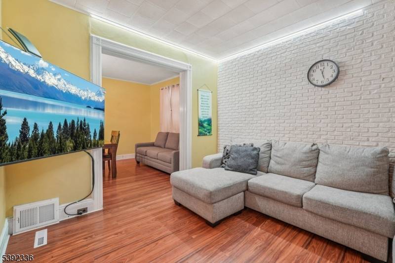 Kearny Town, NJ 07032,670 Devon St