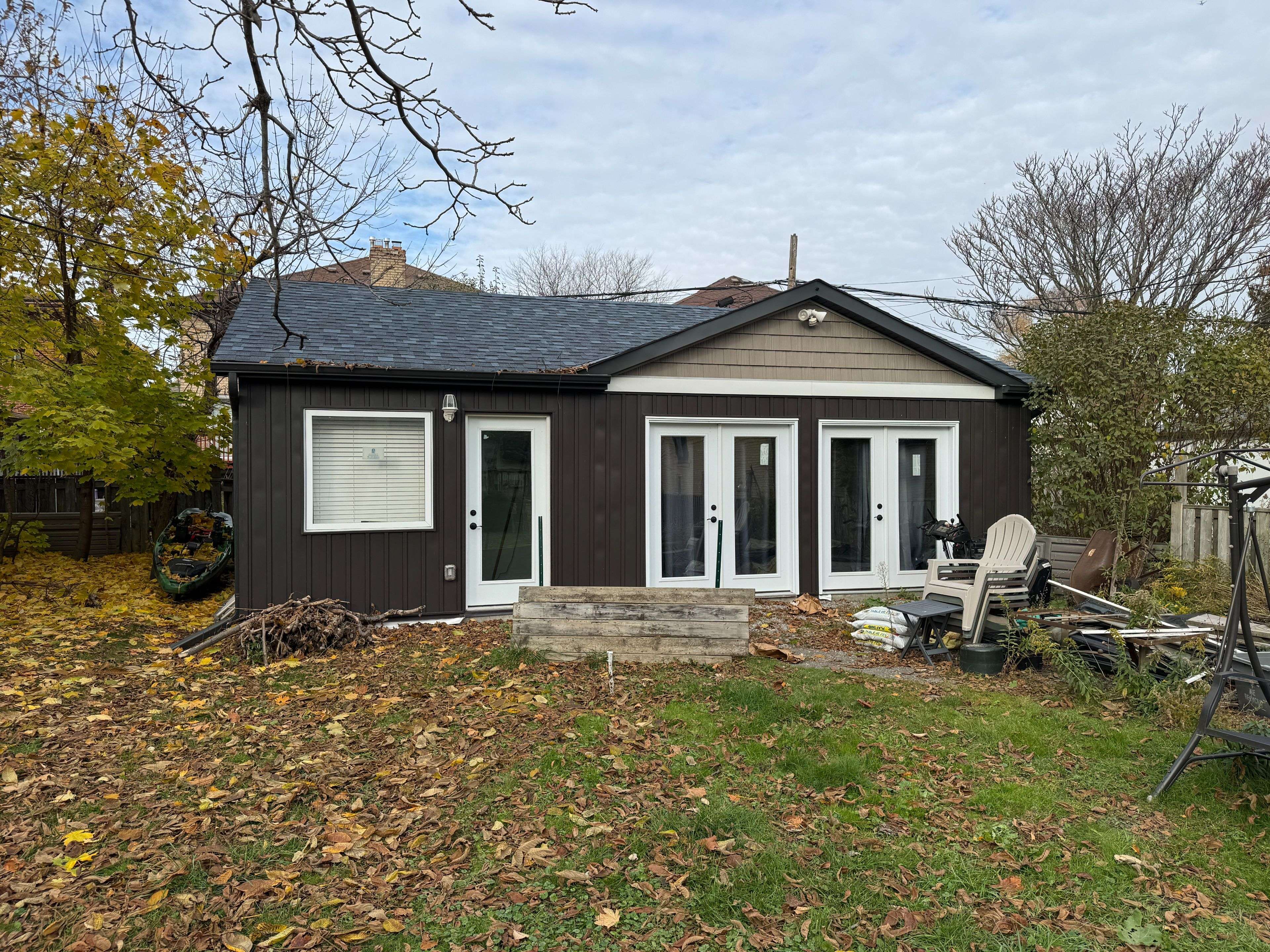 Toronto W06, ON M8V 2H9,22 Fairfield AVE