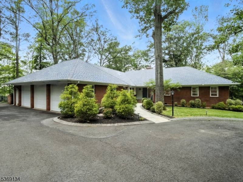 Watchung Boro, NJ 07069,25 Timberline Way