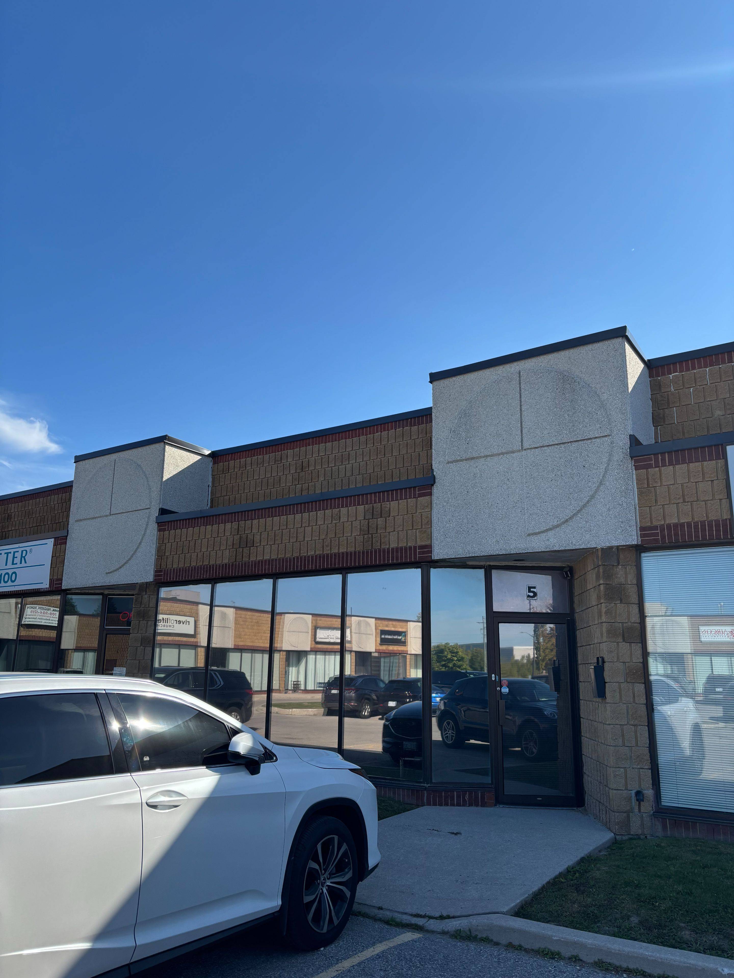 Newmarket, ON L3Y 8Z7,1260 Journey's End CIR #5