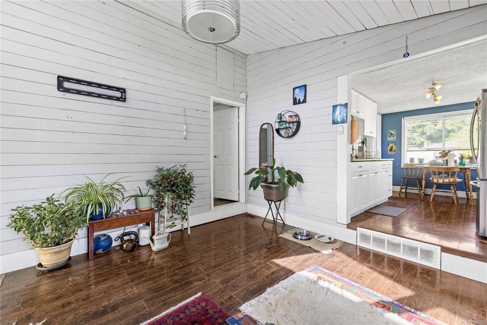 Nanaimo, BC V9R 2C2,425 Pine St