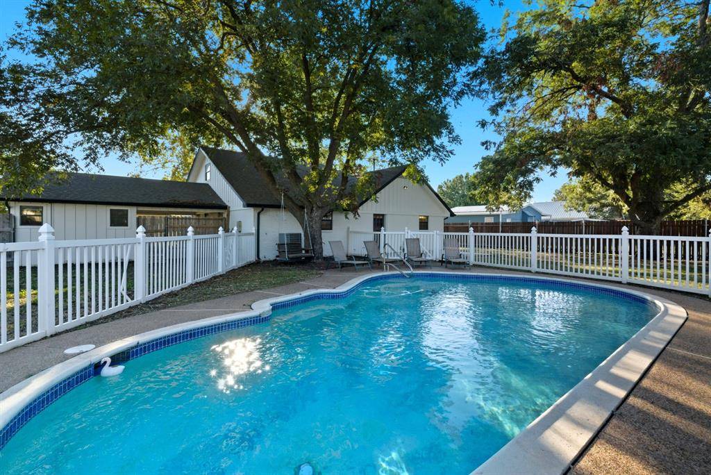 Lipan, TX 76462,305 Gandy Street