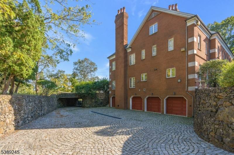 Watchung Boro, NJ 07069,53 Canterbury Ln