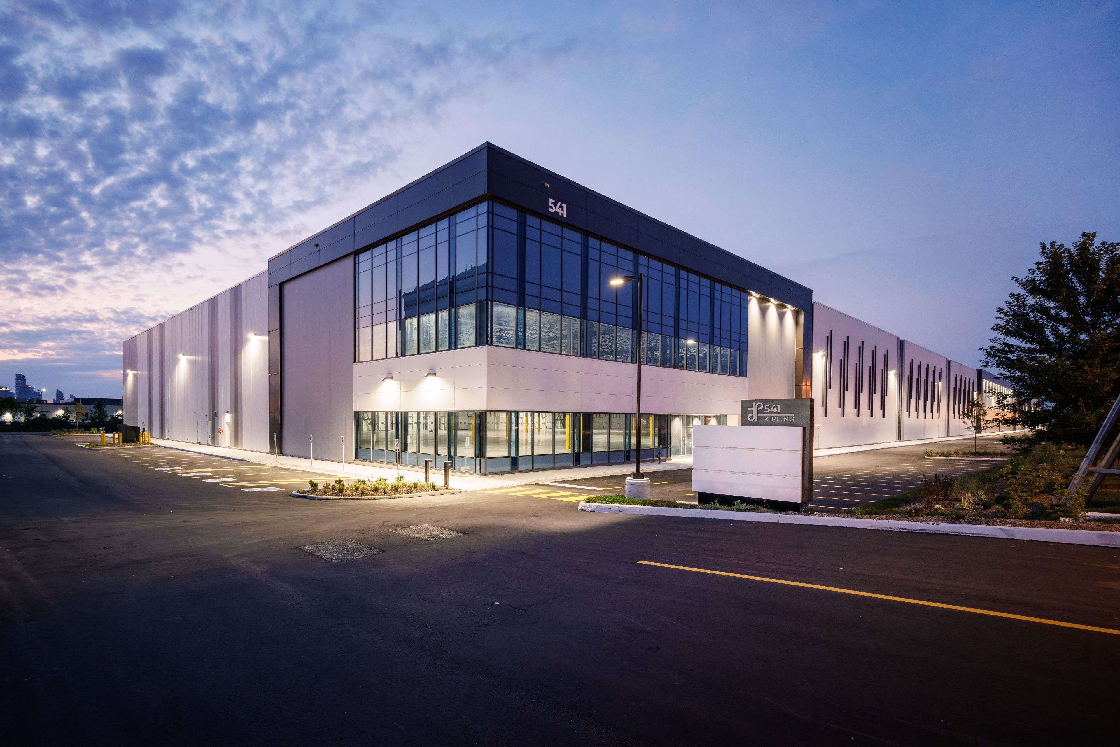 Toronto W06, ON M8Z 5E7,541 Kipling AVE