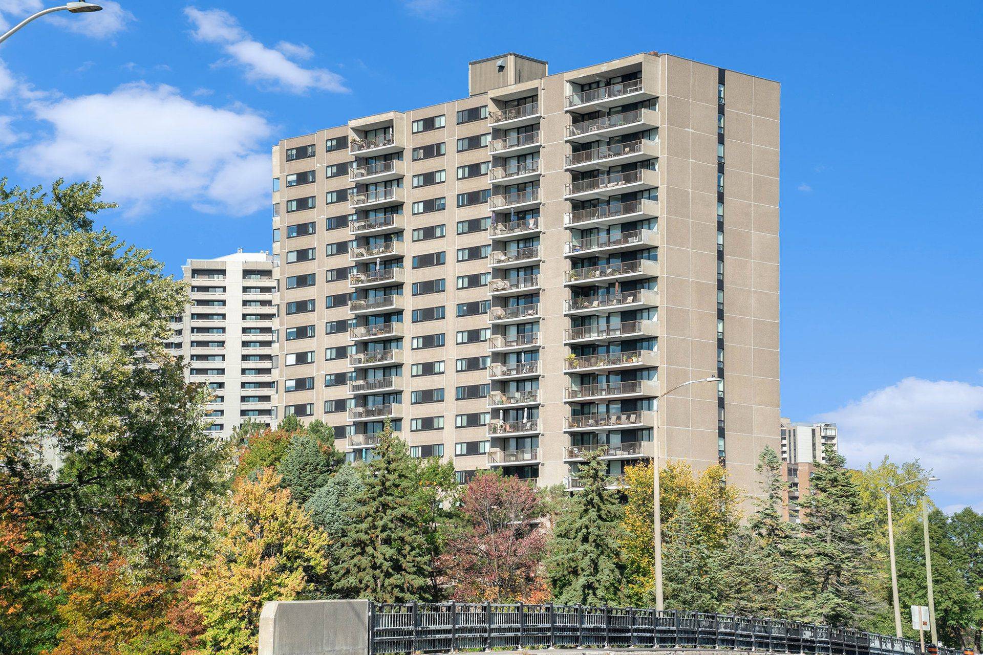 Woodroffe, ON K2B 8E4,1195 Richmond RD #1508