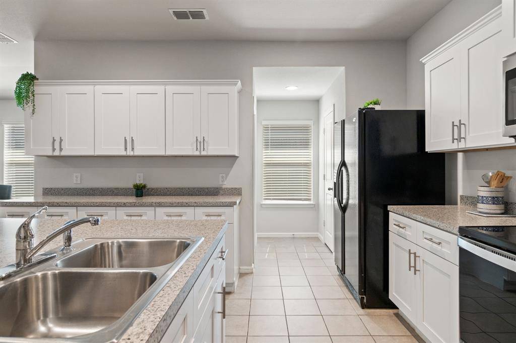 Azle, TX 76020,228 Abingdon Street