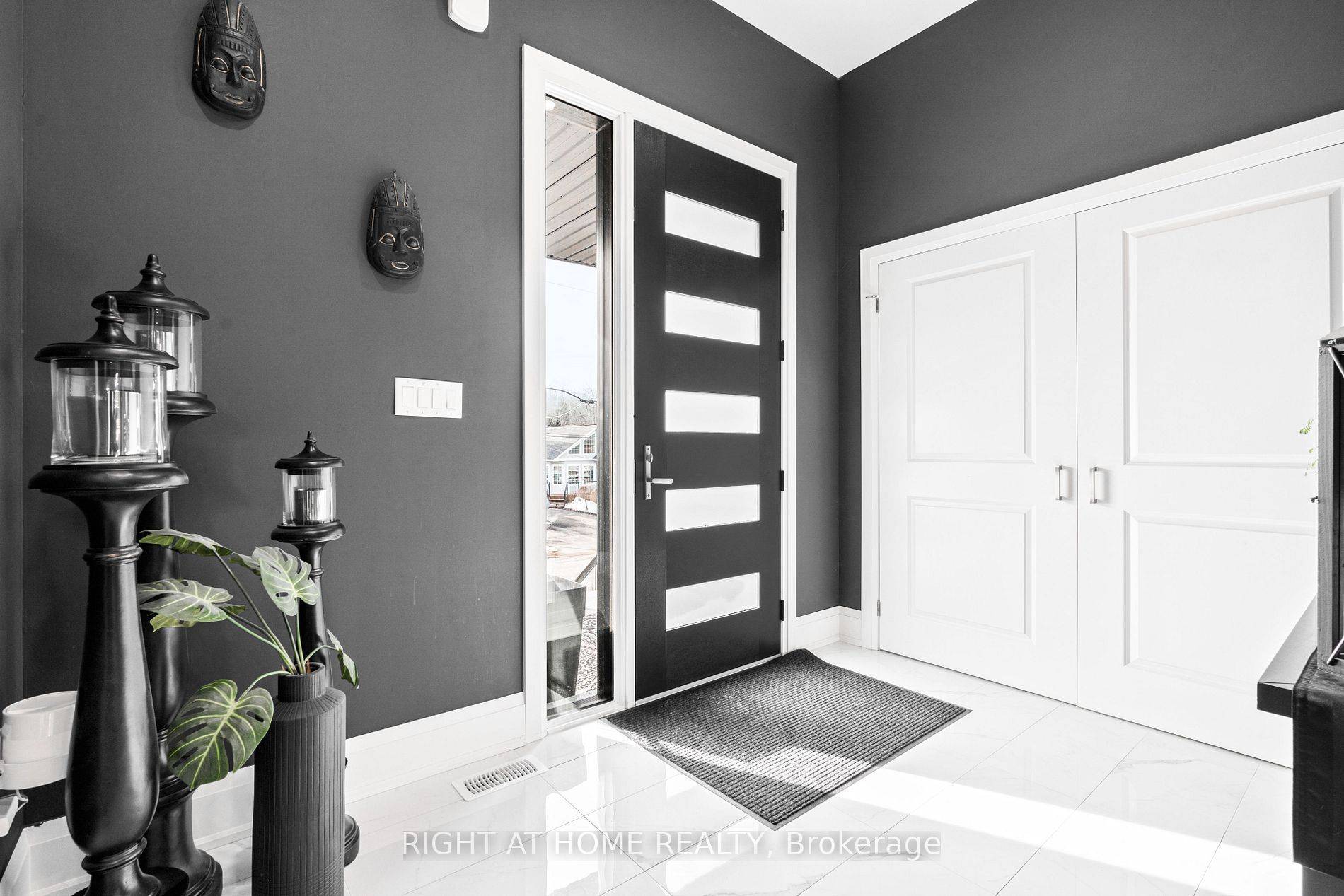 Innisfil, ON L0L 1W0,993 Gilmore AVE