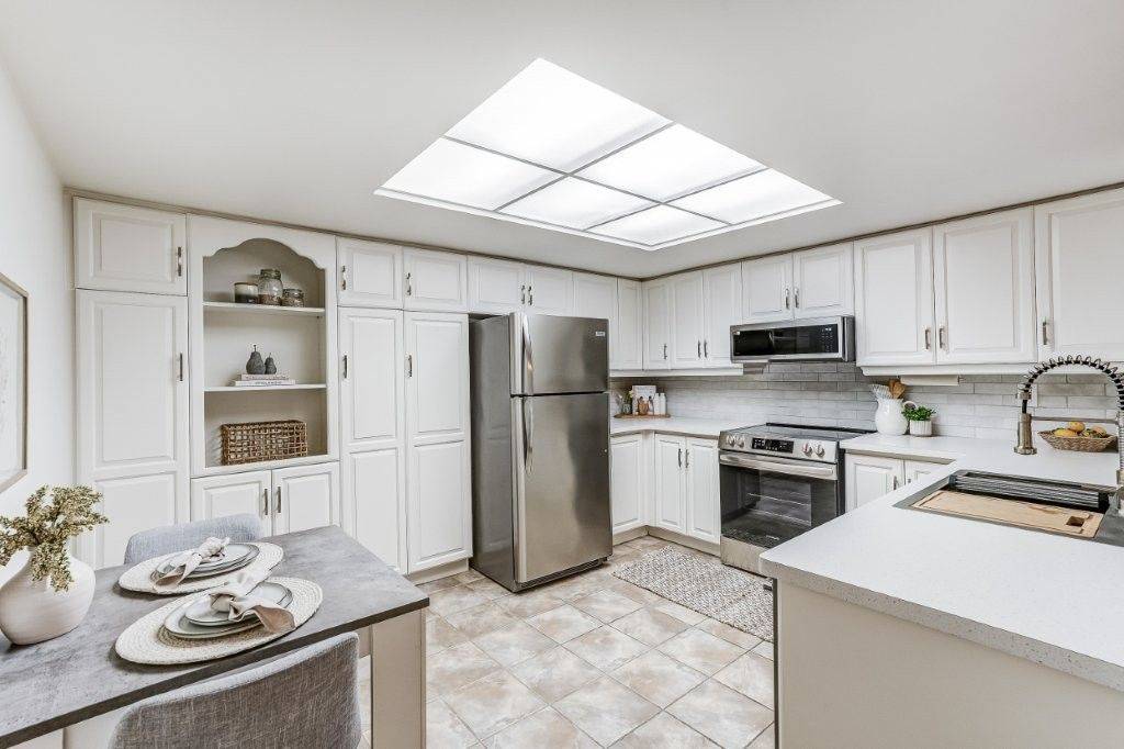 Burlington, ON L7S 2H8,1237 North Shore BLVD E #707