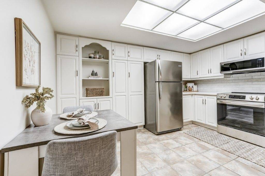 Burlington, ON L7S 2H8,1237 North Shore BLVD E #707