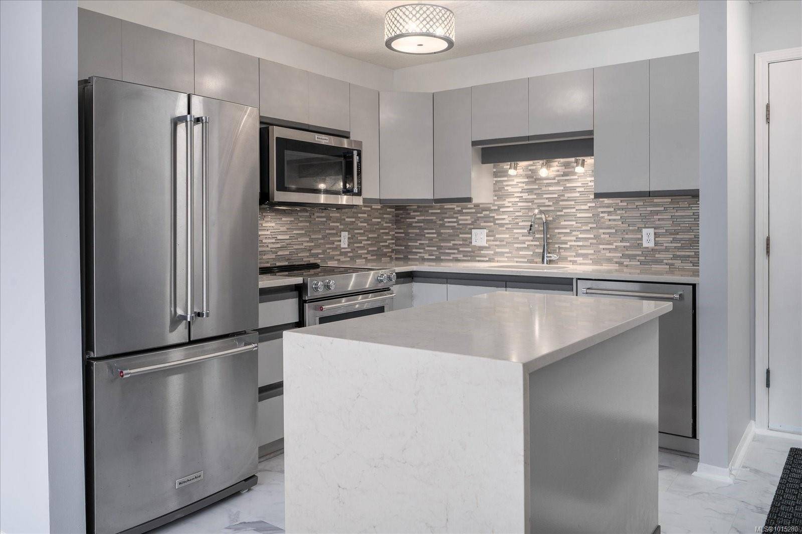 Nanaimo, BC V9T 2K4,4969 Wills Rd #304