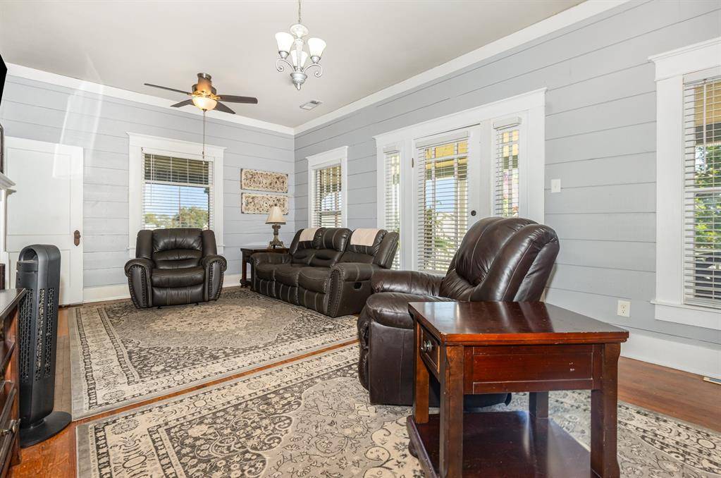 Van Alstyne, TX 75495,254 E Houston Street