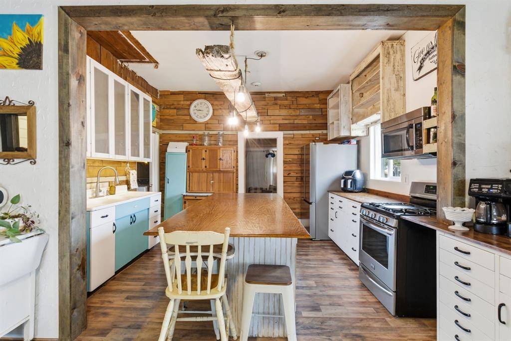 Lipan, TX 76462,205 Gandy Street