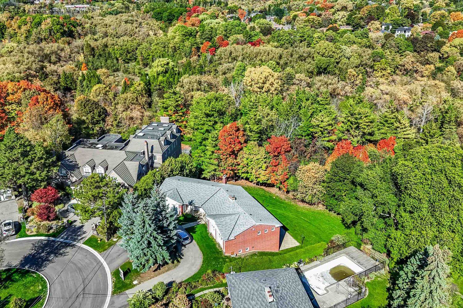 Toronto C15, ON M2K 1Z9,10 Courtwood PL