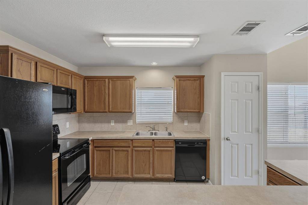 Arlington, TX 76002,1210 Mule Deer Drive