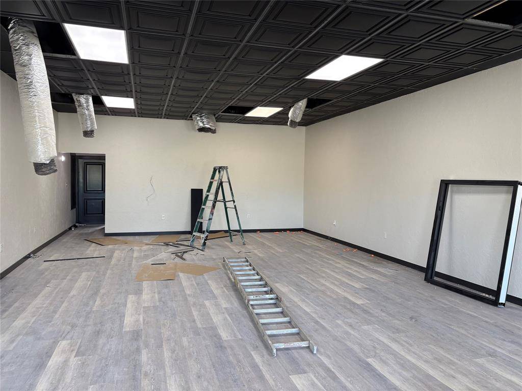 Whitesboro, TX 76273,27790 State Highway 56 #B