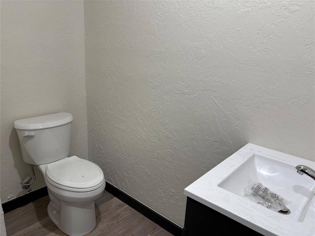 Whitesboro, TX 76273,27790 State Highway 56 #B