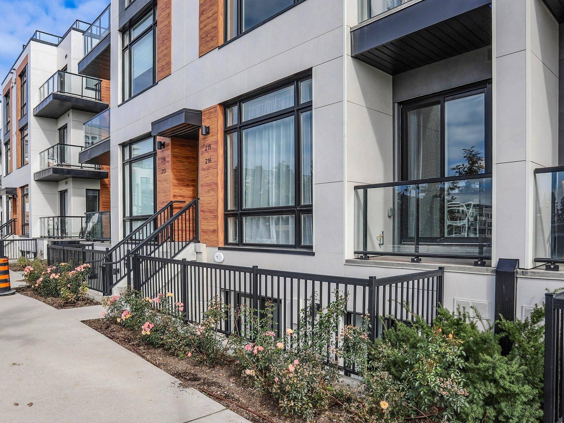 Richmond Hill, ON L4S 0N1,8 Steckley House LN #216