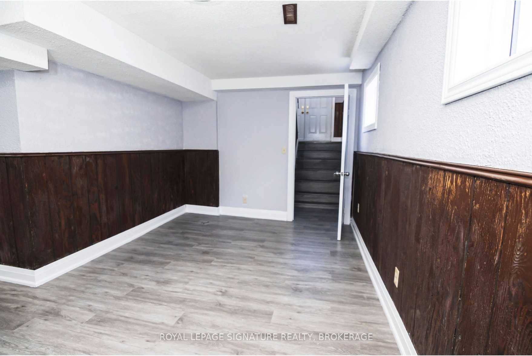 Mississauga, ON L5C 1G2,827 Stainton DR