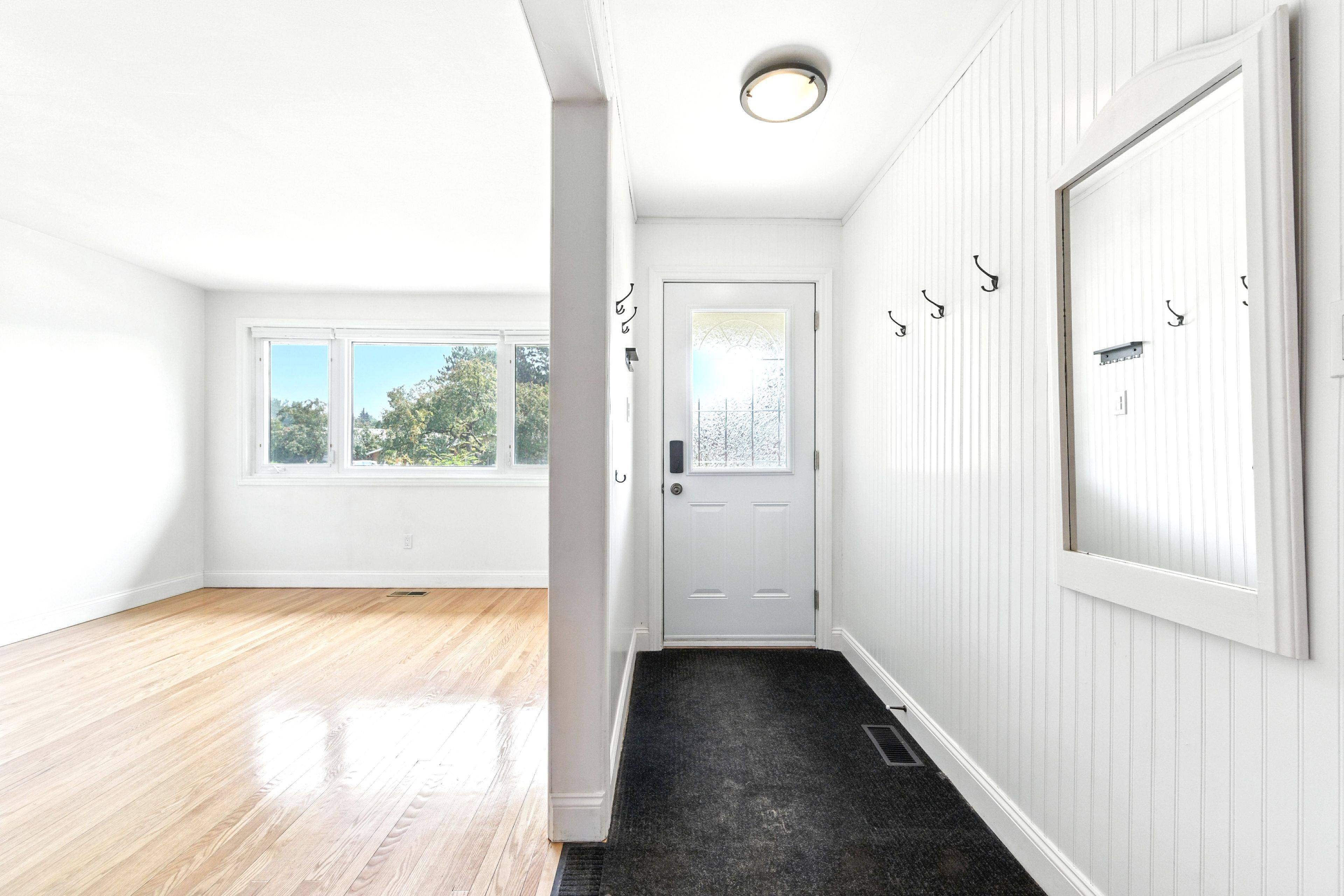 Deep River, ON K0J 1P0,20 Claremount RD