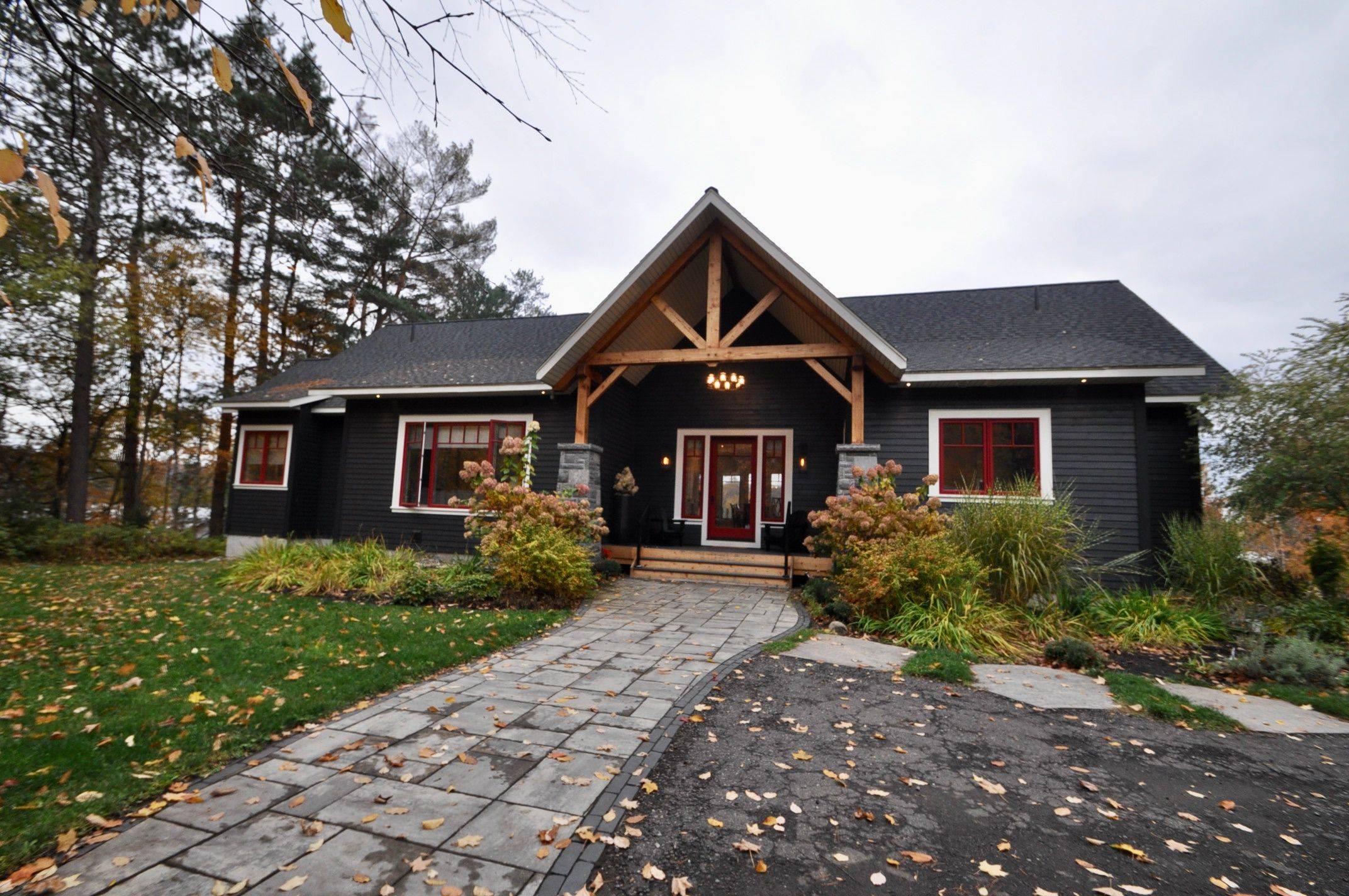 Huntsville, ON P1H 2J2,11 Tipper LN