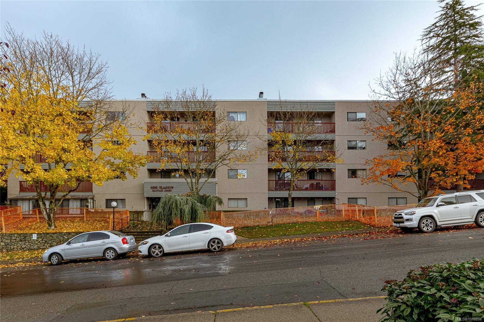 Saanich, BC V8X 1E5,3255 Glasgow Ave #208