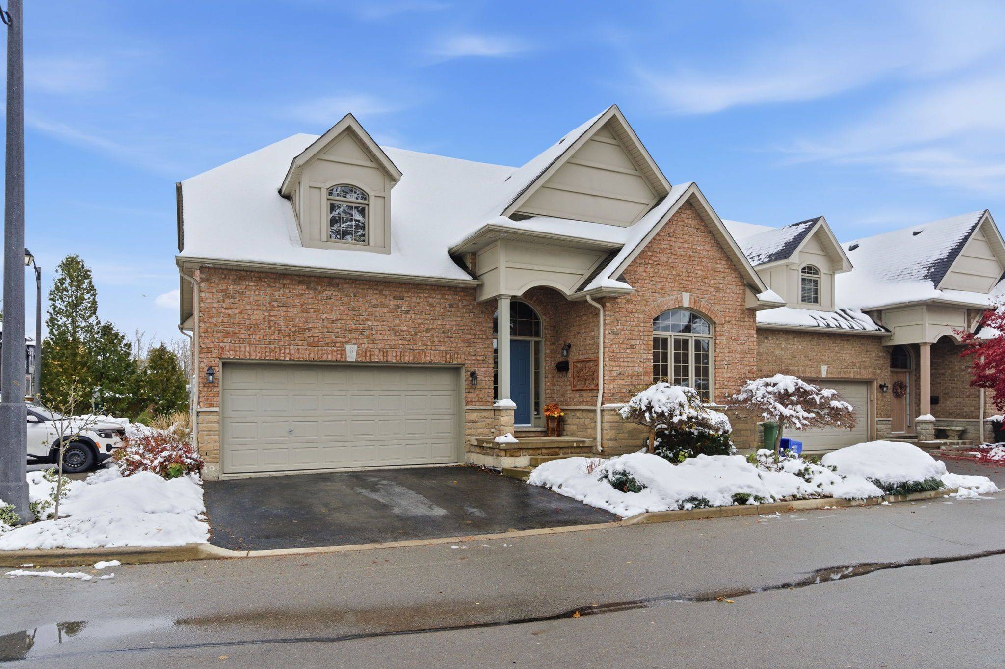 Hamilton, ON L9G 1N4,195 Wilson ST W #6