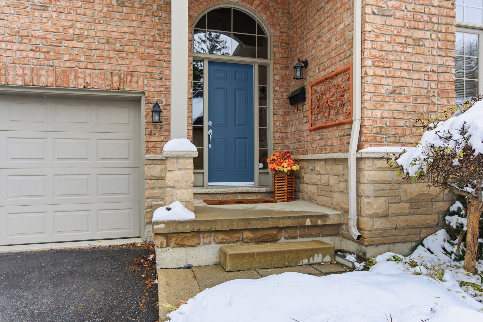 Hamilton, ON L9G 1N4,195 Wilson ST W #6