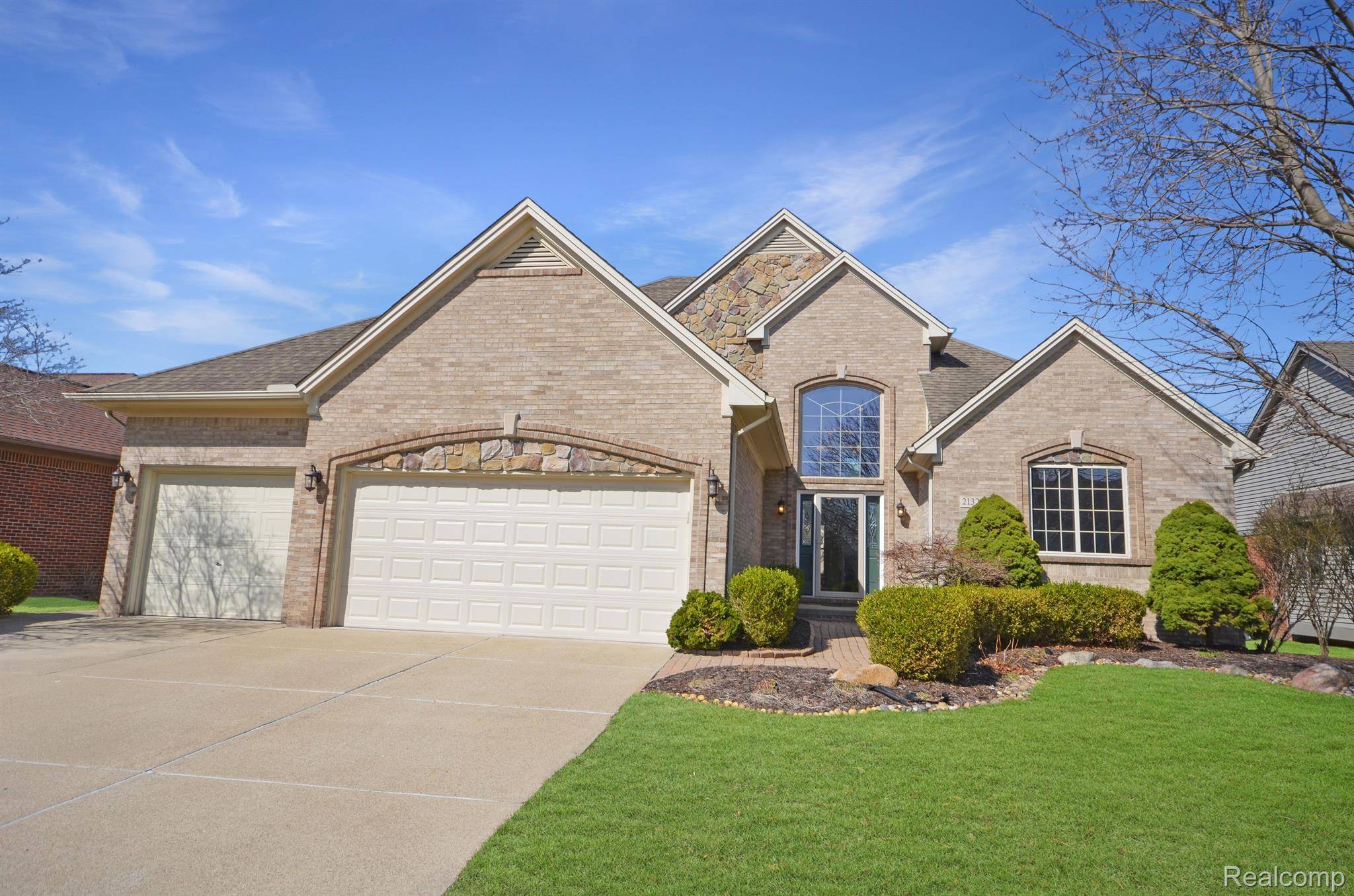 Macomb, MI 48044,21327 Carlton DR