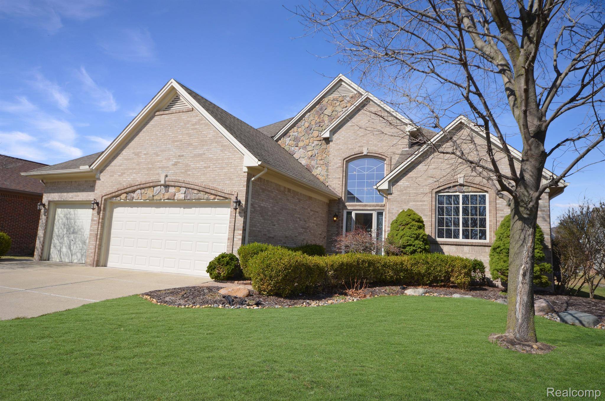 Macomb, MI 48044,21327 Carlton DR