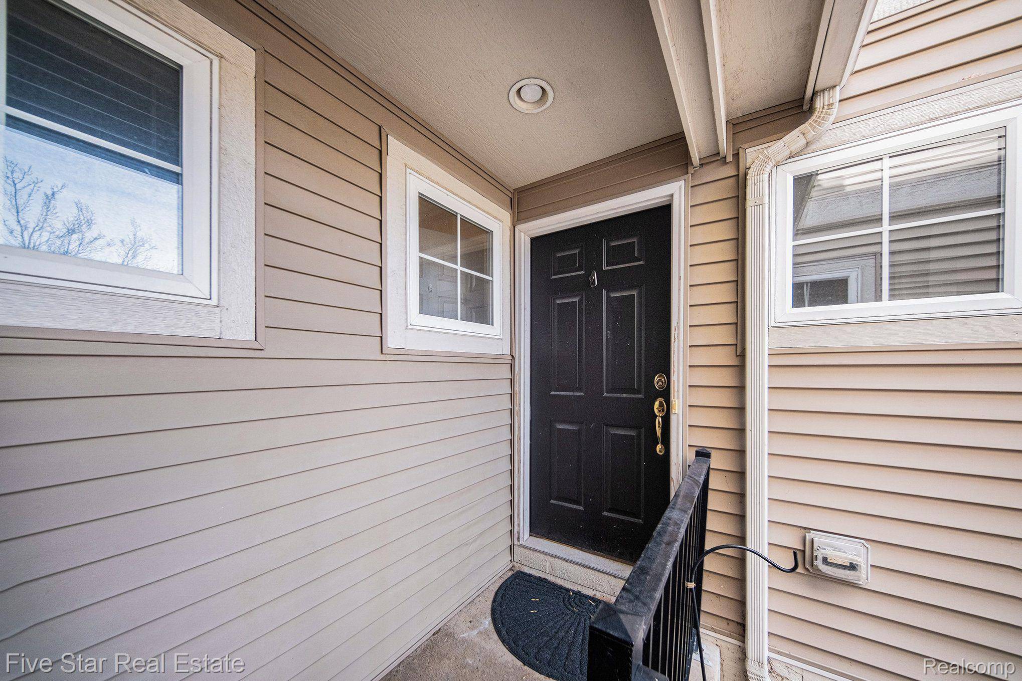 Saline, MI 48176,253 OLD CREEK DR