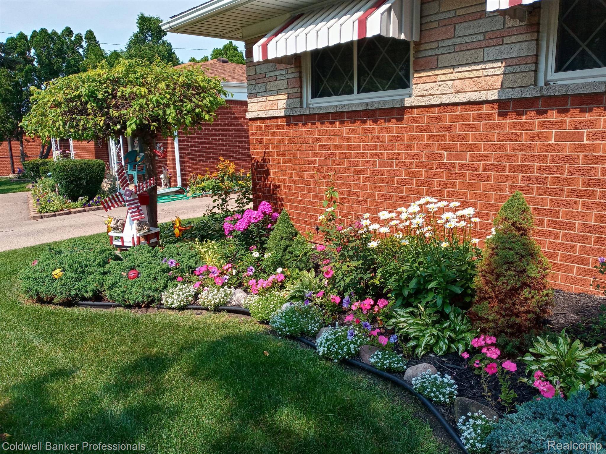 Warren, MI 48092,29012 RED MAPLE DR