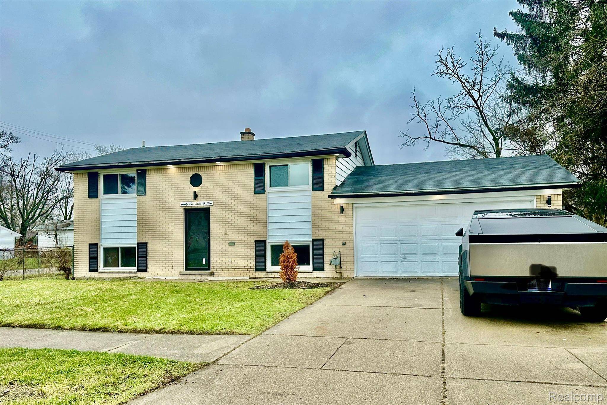 Inkster, MI 48141,26309 PENN ST