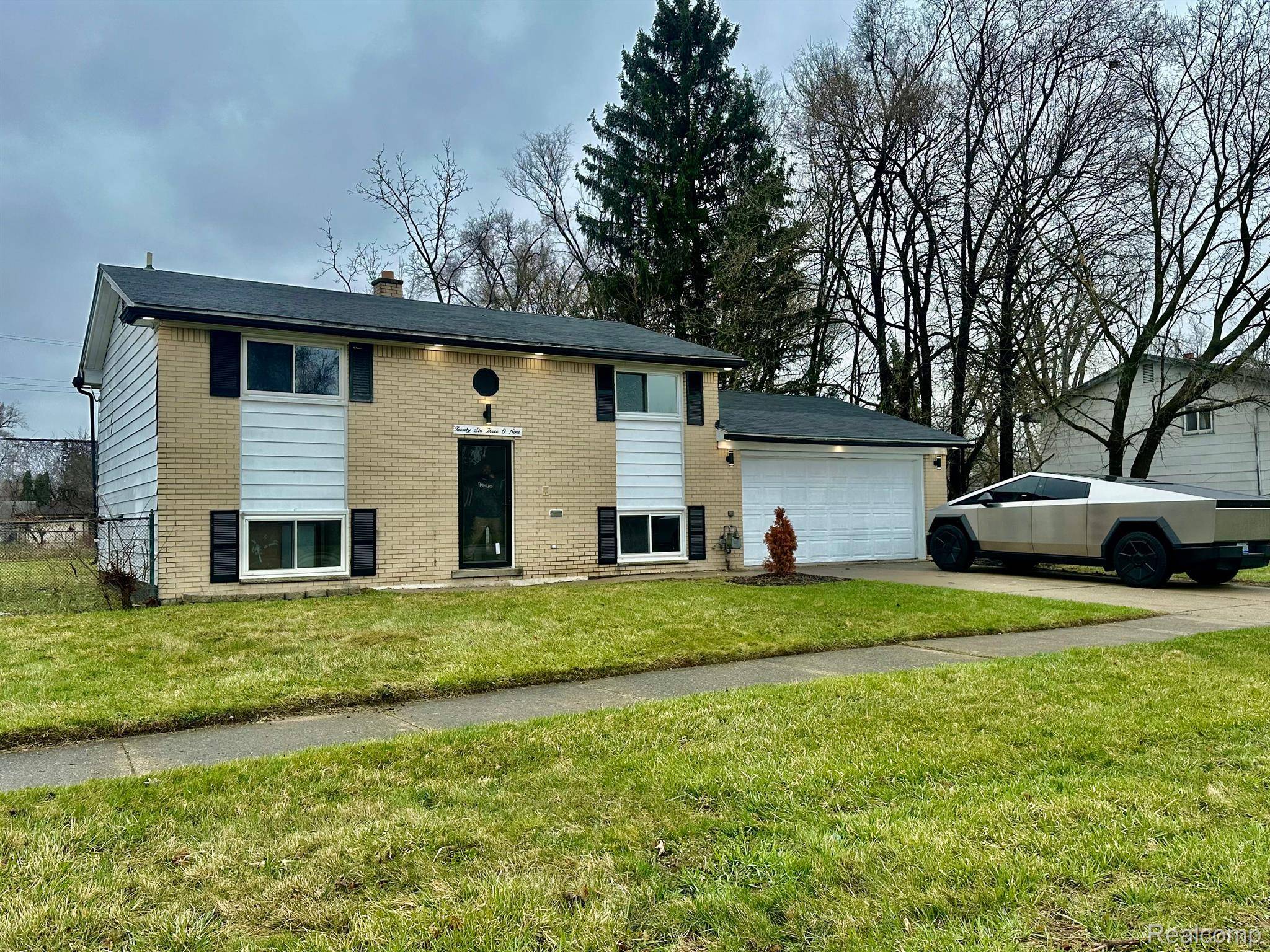 Inkster, MI 48141,26309 PENN ST