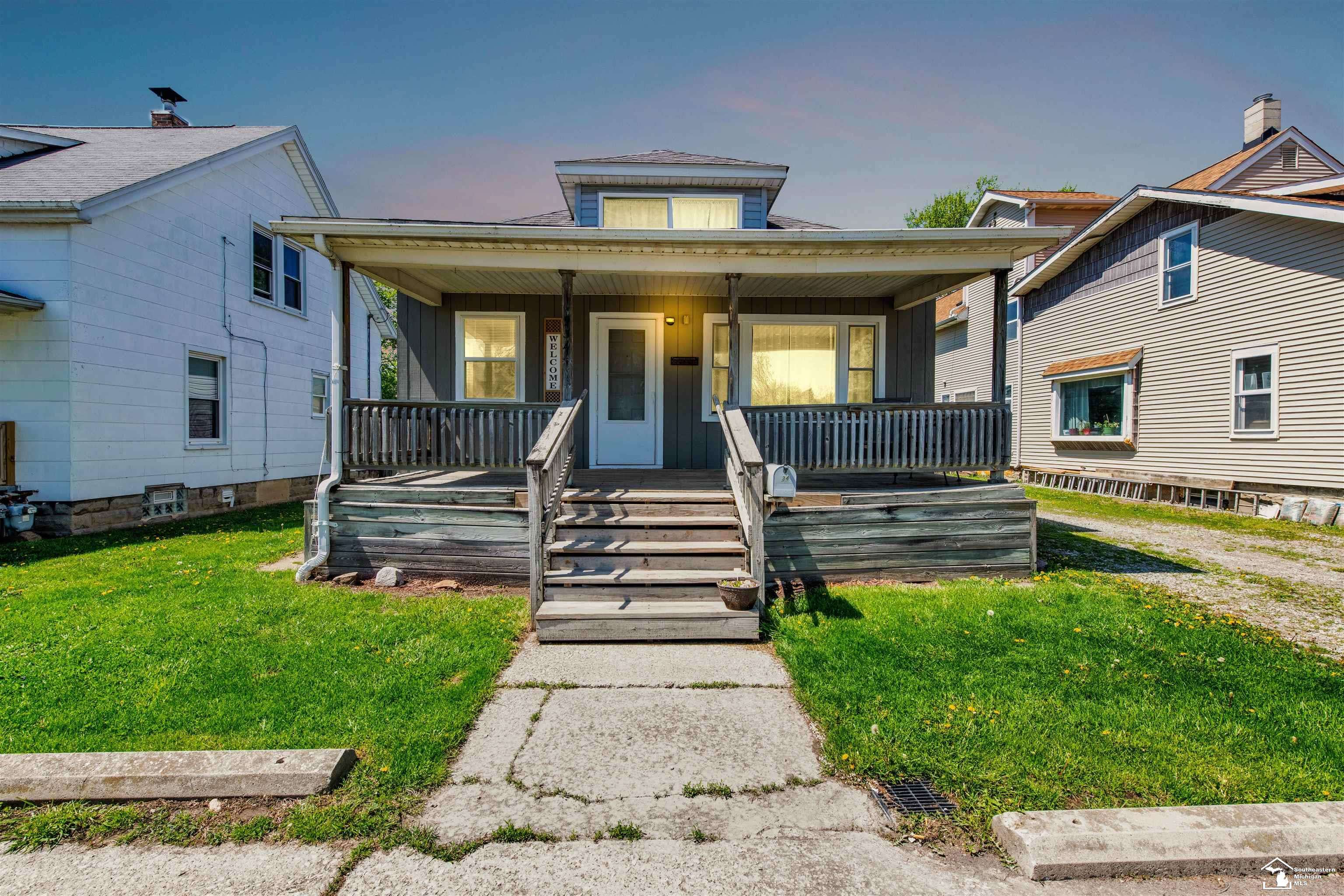 MI 48161,934 Smith ST