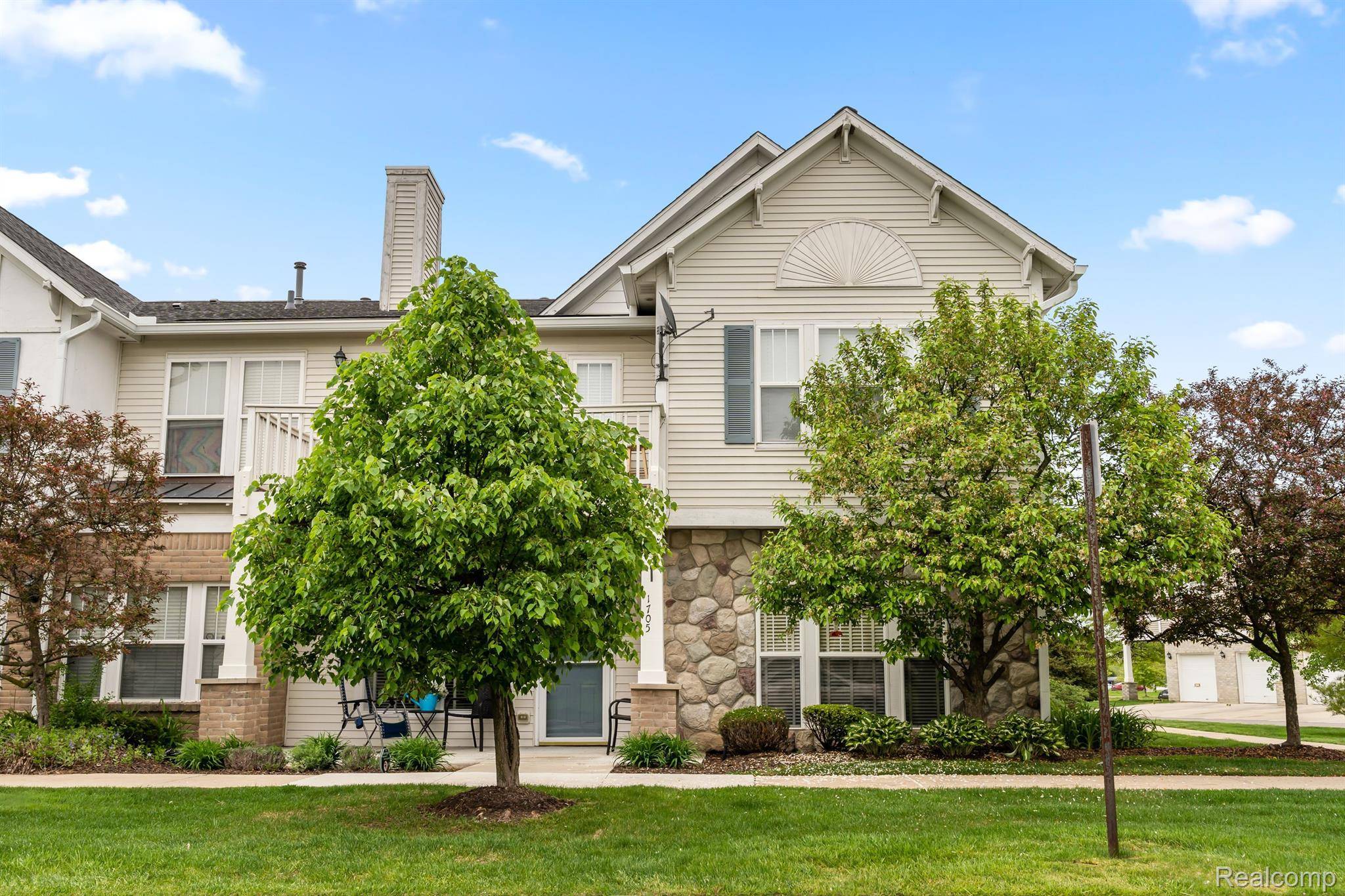 Howell, MI 48855,1705 WELLAND ST #27