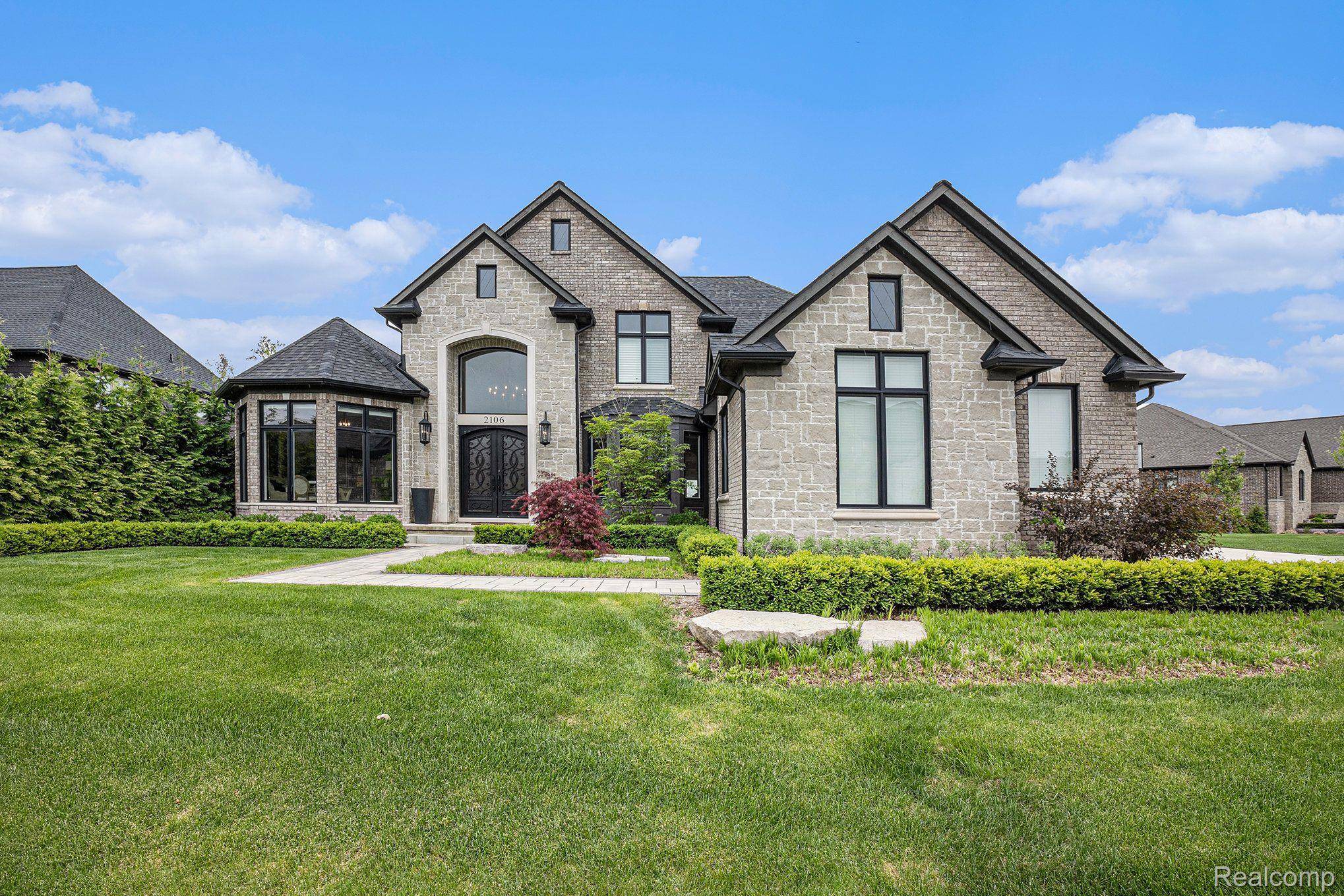 Shelby Twp, MI 48316,2106 LEEWOOD DR