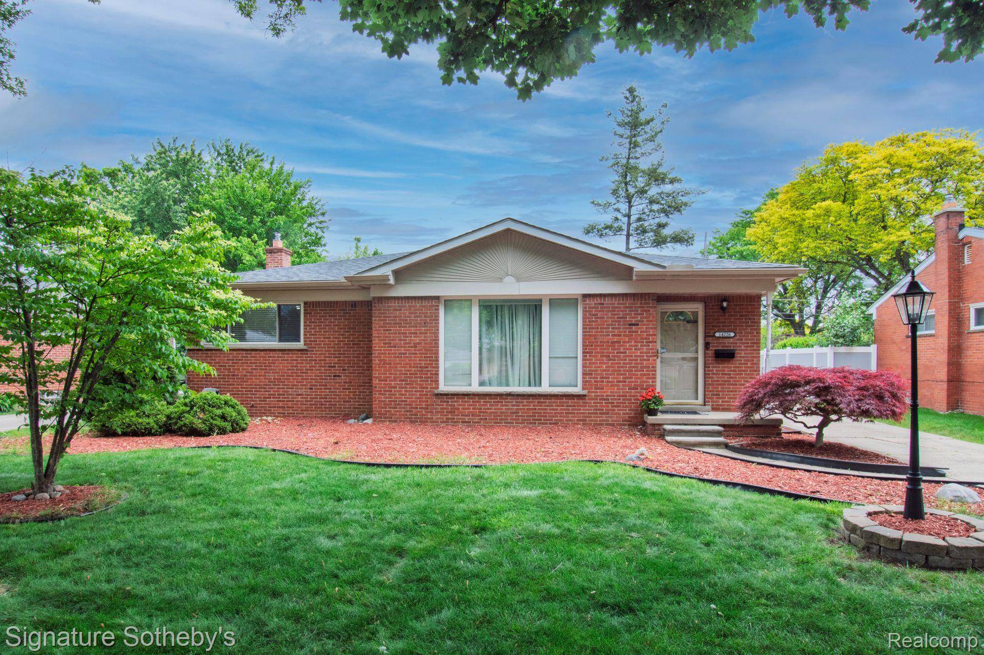 Livonia, MI 48154,14226 Deering ST