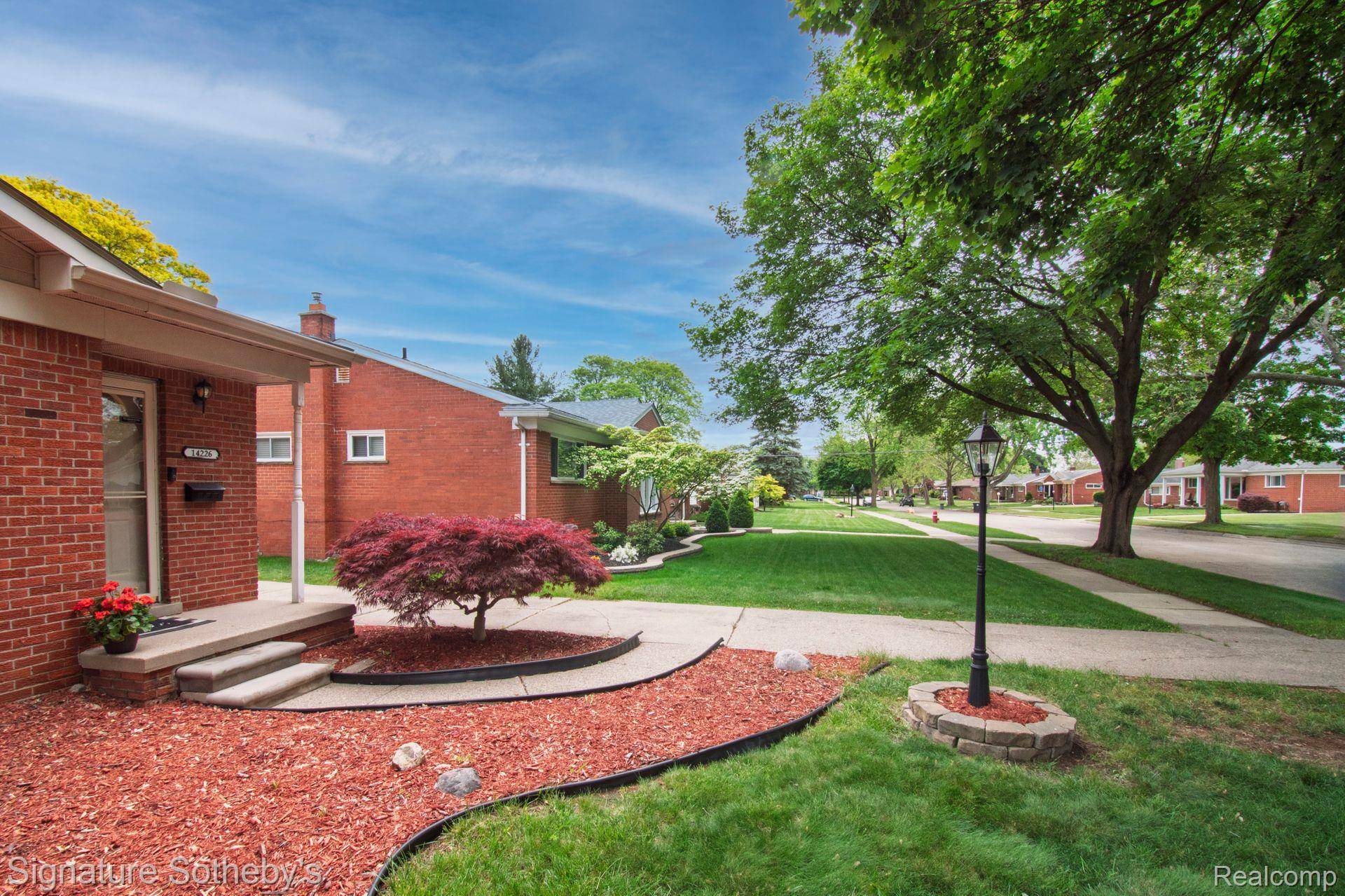 Livonia, MI 48154,14226 Deering ST