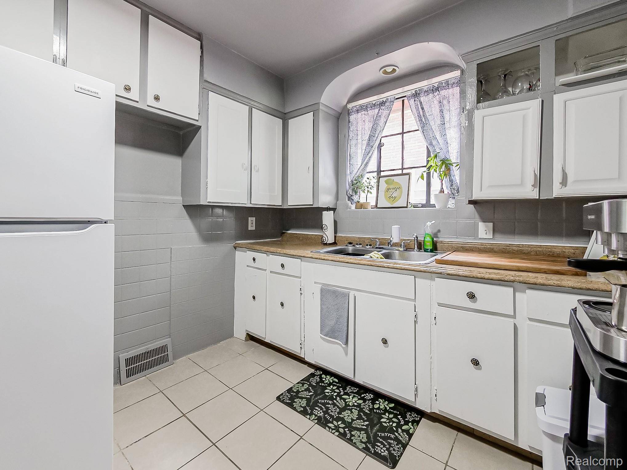 Detroit, MI 48227,14209 Asbury PARK