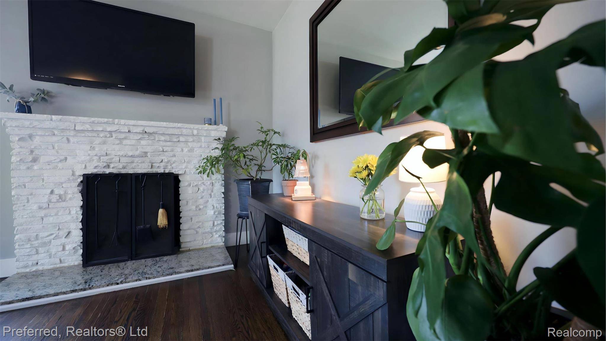 Center Line, MI 48015,8483 Harding