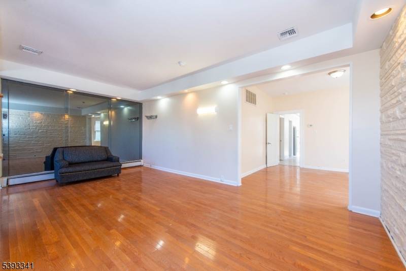 North Arlington Boro, NJ 07031,12 Bond Pl