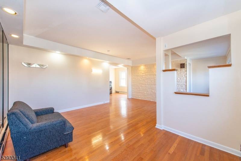 North Arlington Boro, NJ 07031,12 Bond Pl