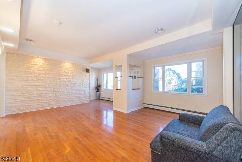 North Arlington Boro, NJ 07031,12 Bond Pl