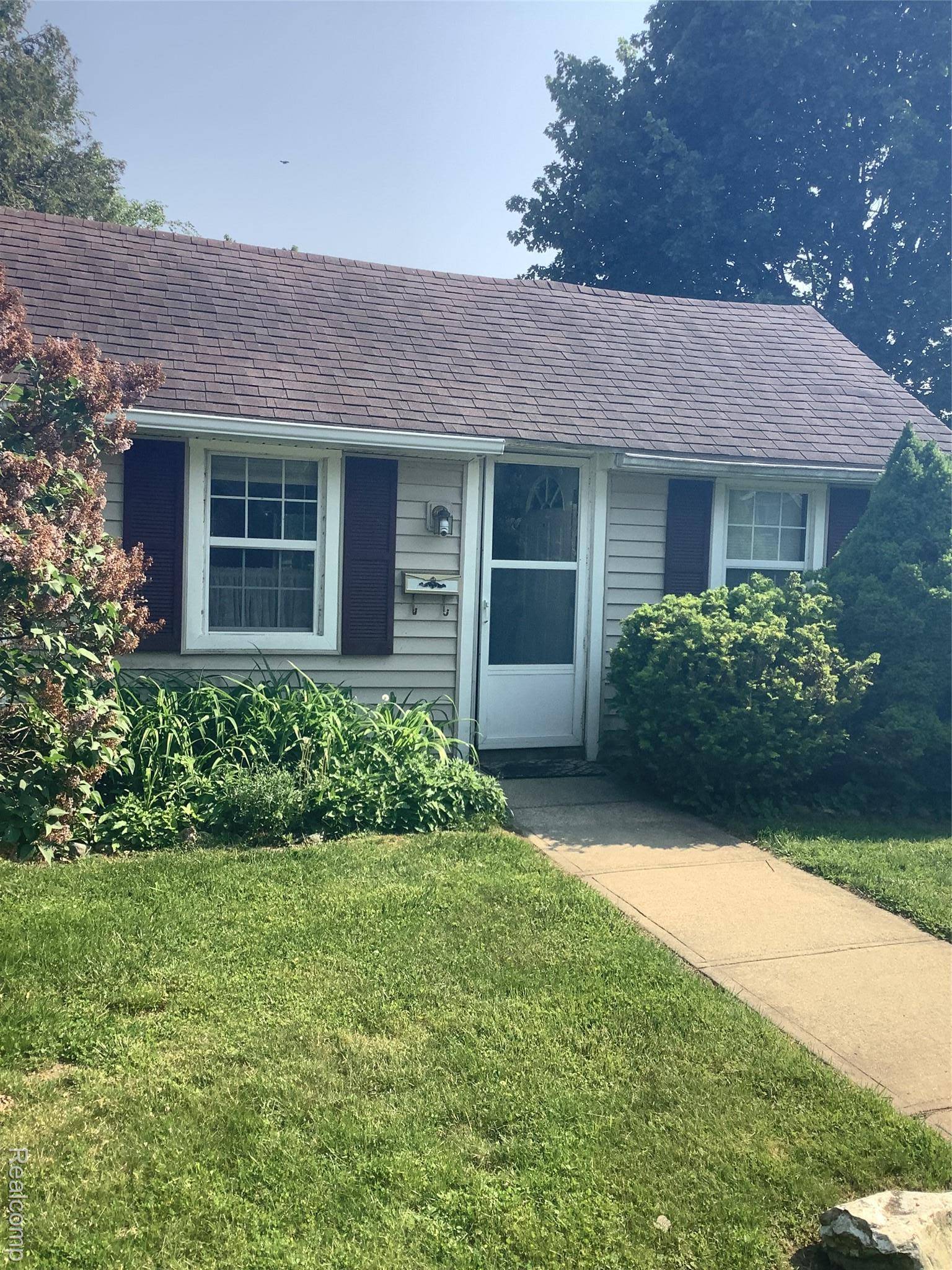 Harbor Beach, MI 48441,142 Bartlett ST