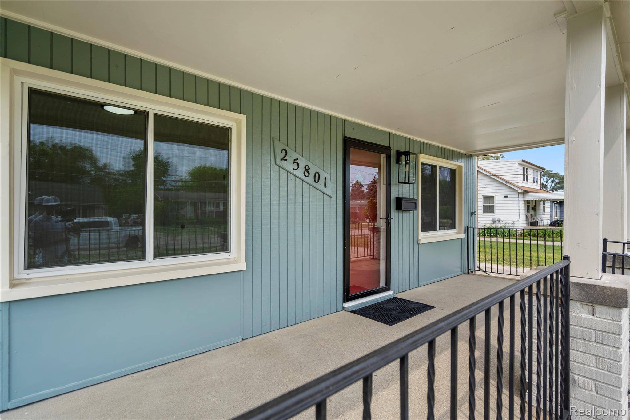 Warren, MI 48091,25801 Eureka DR